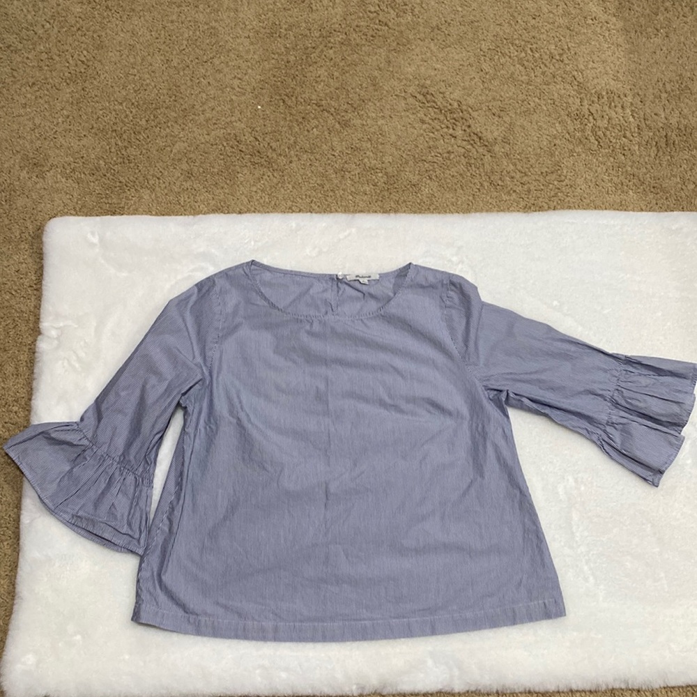 GUC Large Madewell ruffle sleeve top